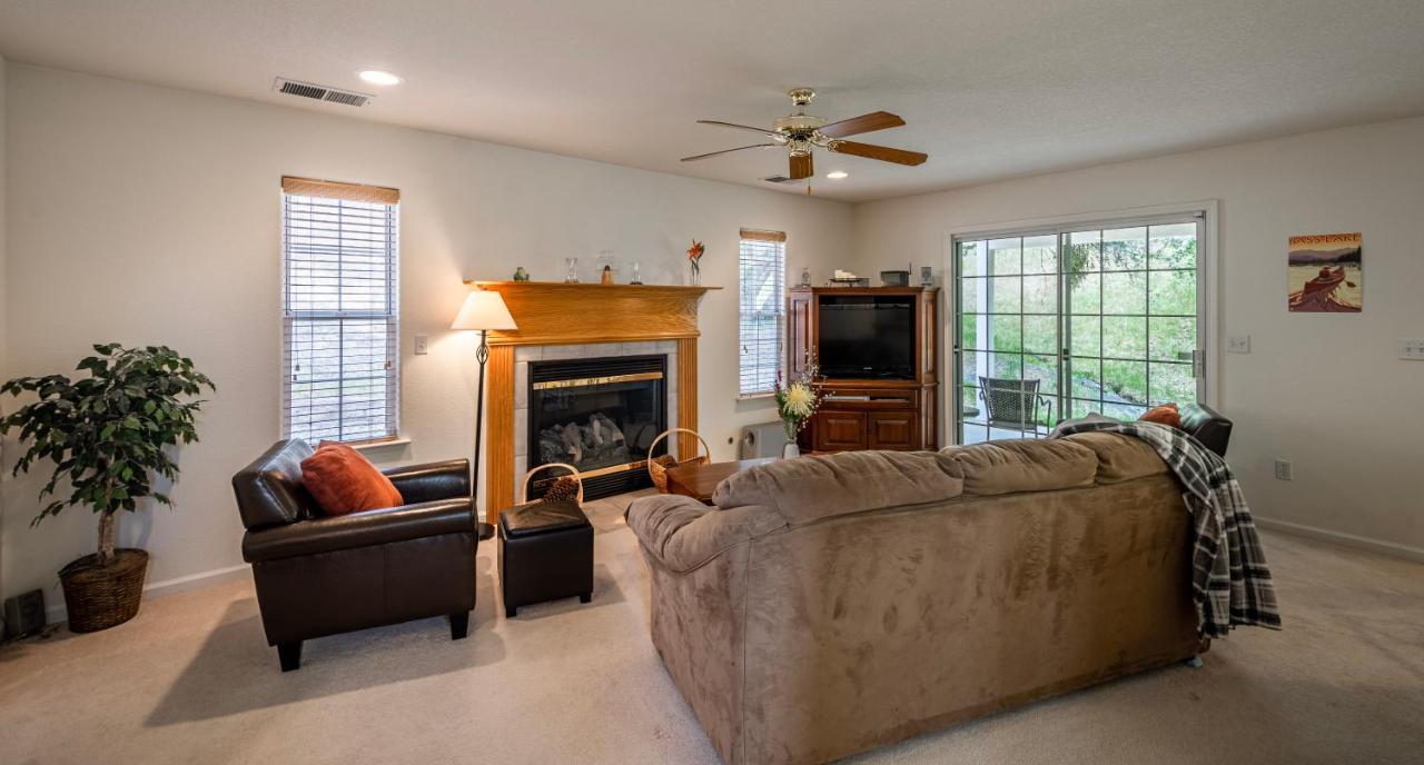 Mountain Majesty With Hot Tub, Pool Table, Generator, Ev Hookup Villa Oakhurst Exterior photo