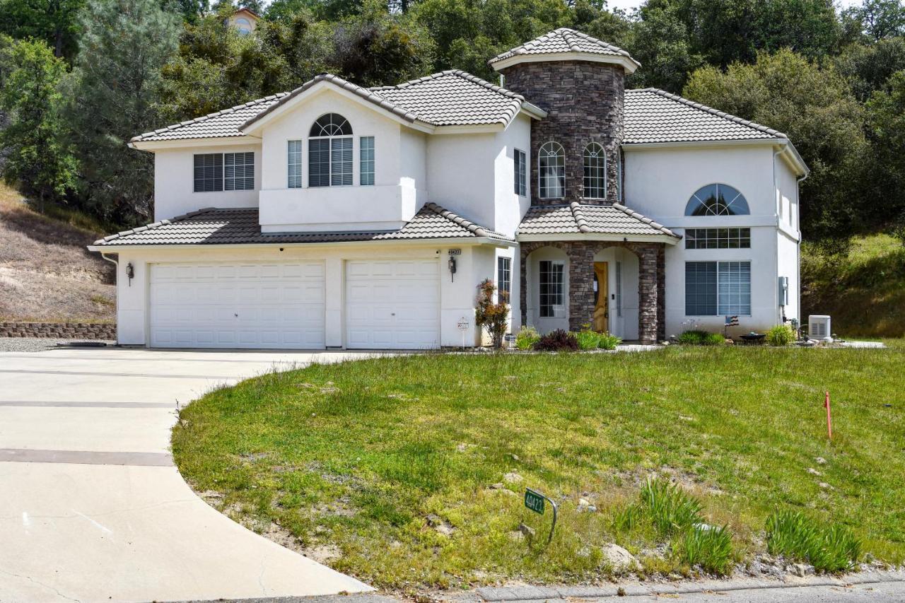 Mountain Majesty With Hot Tub, Pool Table, Generator, Ev Hookup Villa Oakhurst Exterior photo